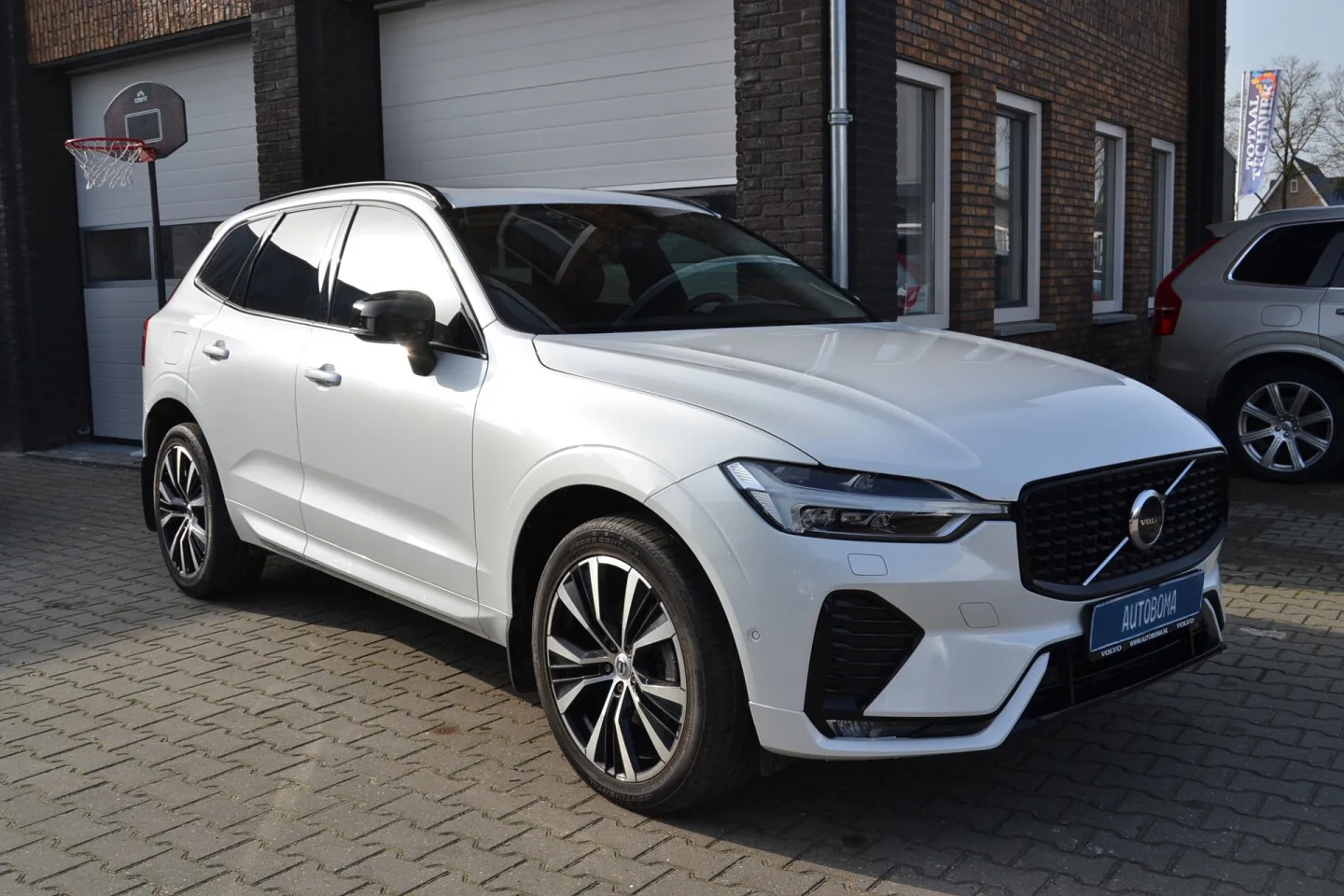Volvo XC60 (2023) — foto 1
