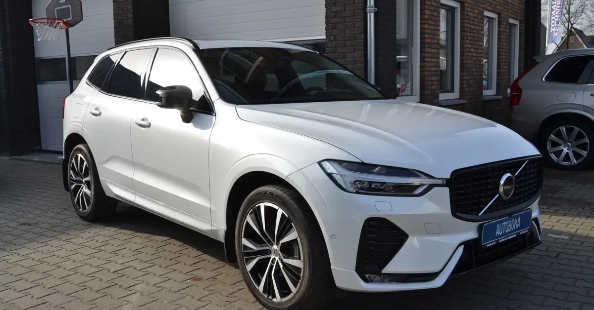 Volvo XC60 (2023) — foto 1