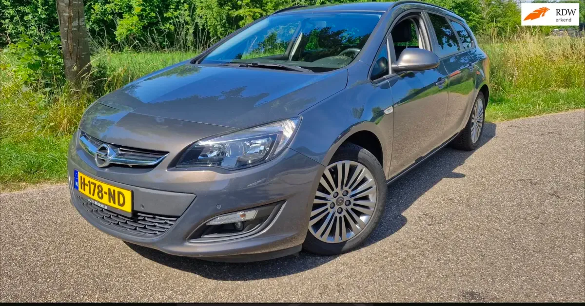 Opel Astra (2014) — foto 1