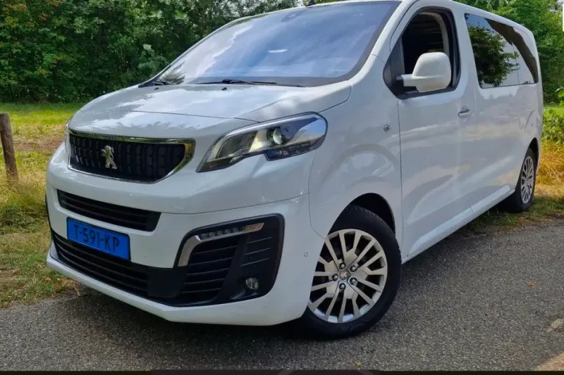 Peugeot Traveller (2021)