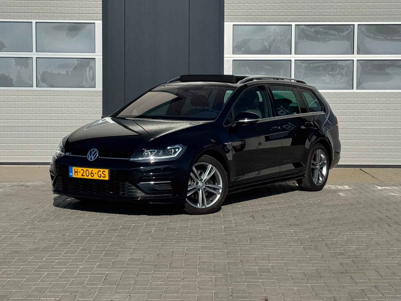 Volkswagen Golf (2020) — foto 1