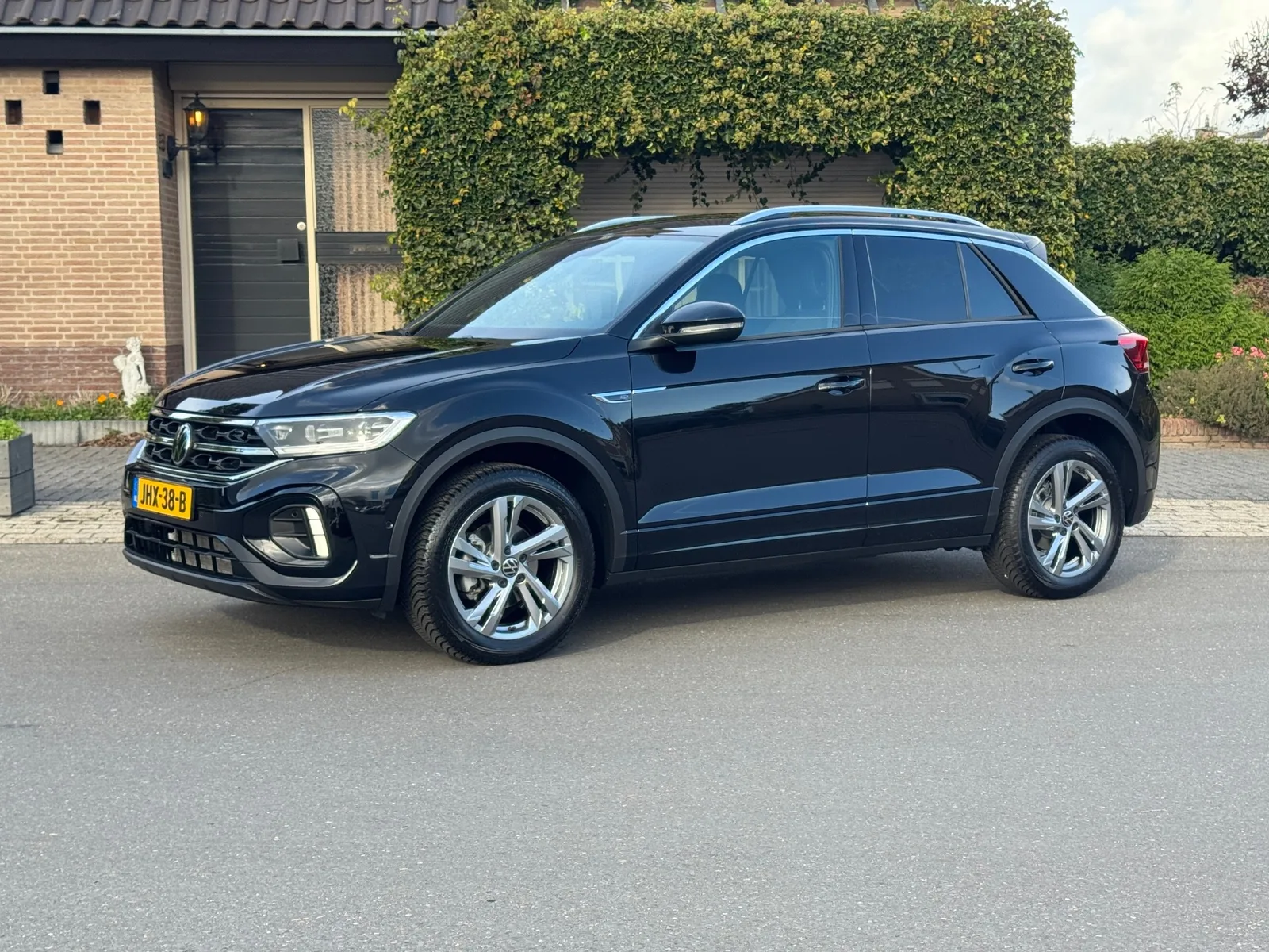 Volkswagen T-Roc (2025) — foto 1