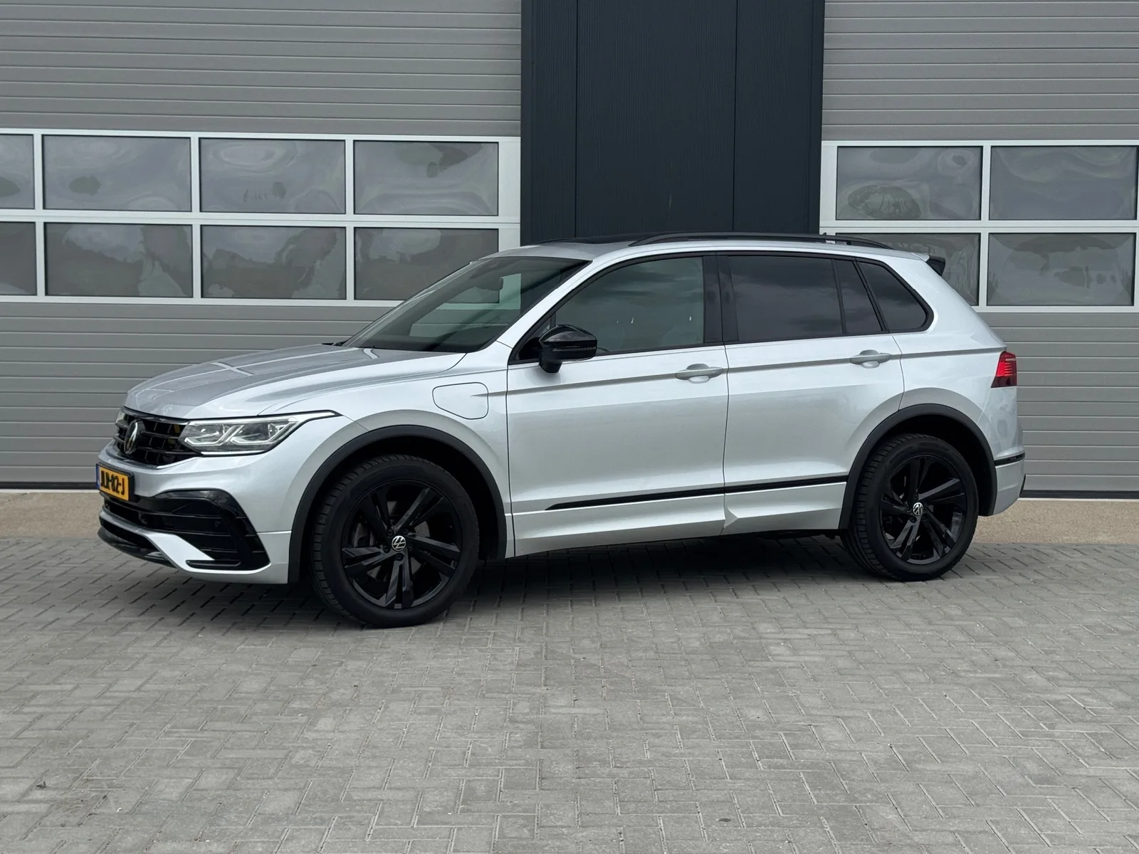 Volkswagen Tiguan (2022) — foto 1
