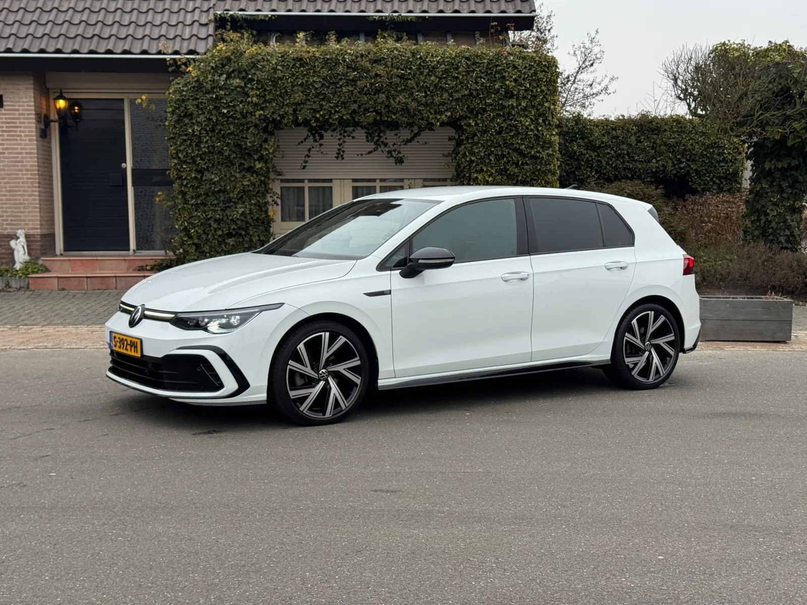 Volkswagen Golf (2022) — foto 1