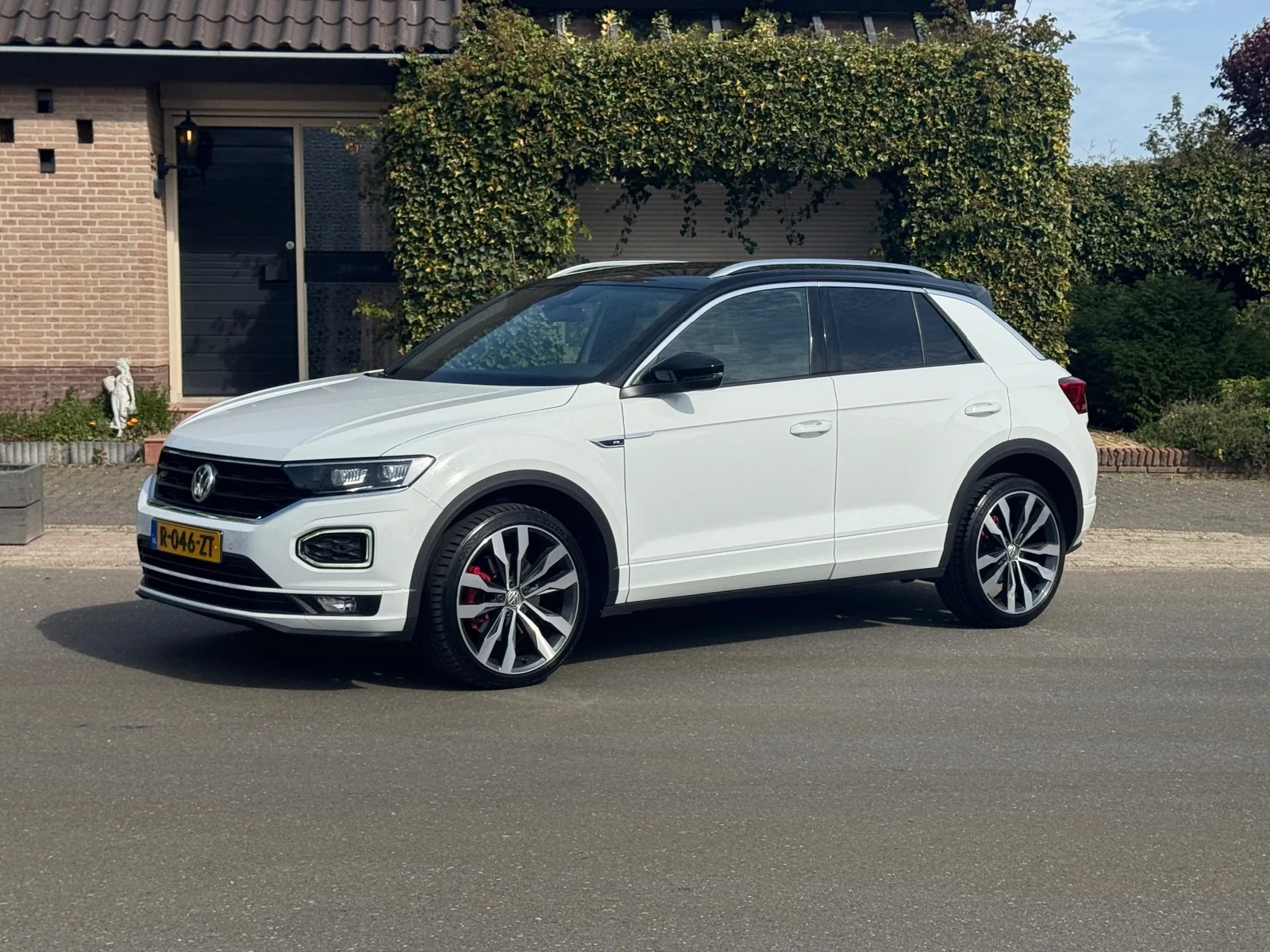 Volkswagen T-Roc (2019) — foto 1