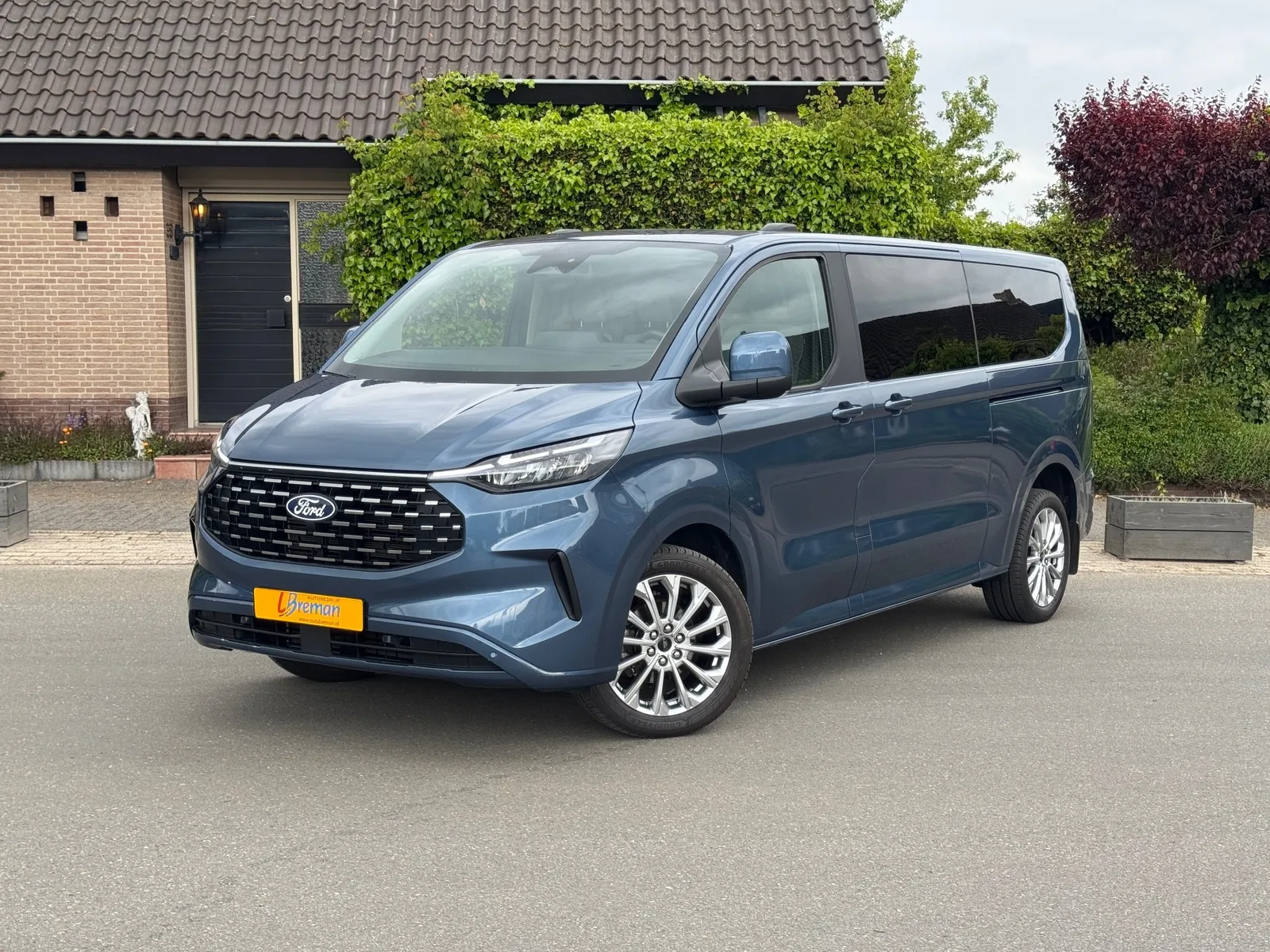 Ford Tourneo (2023) — foto 1
