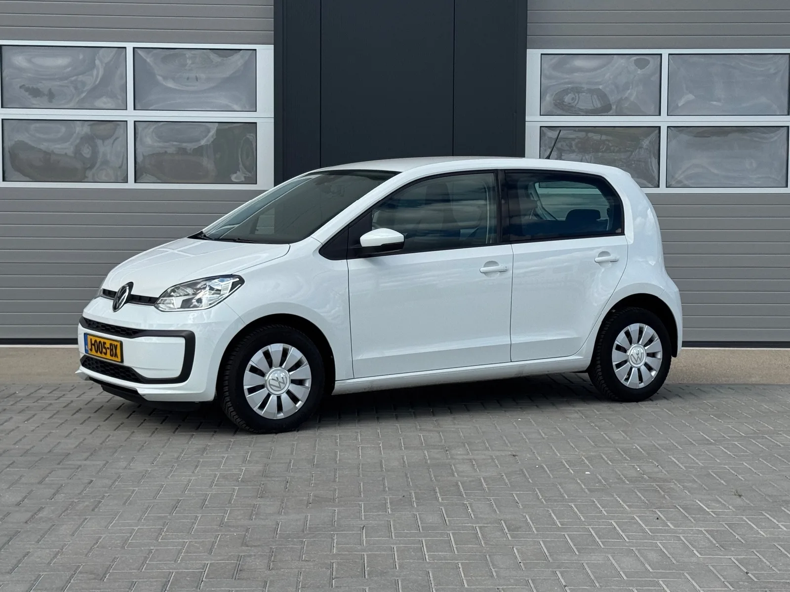 Volkswagen Up (2020) — foto 1