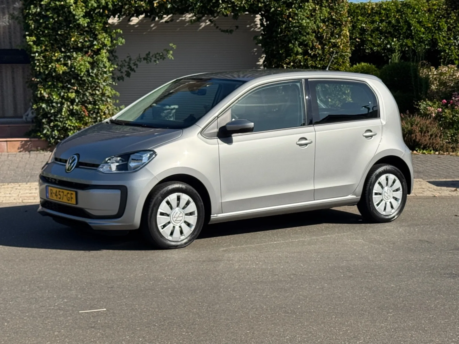 Volkswagen Up (2022) — foto 1