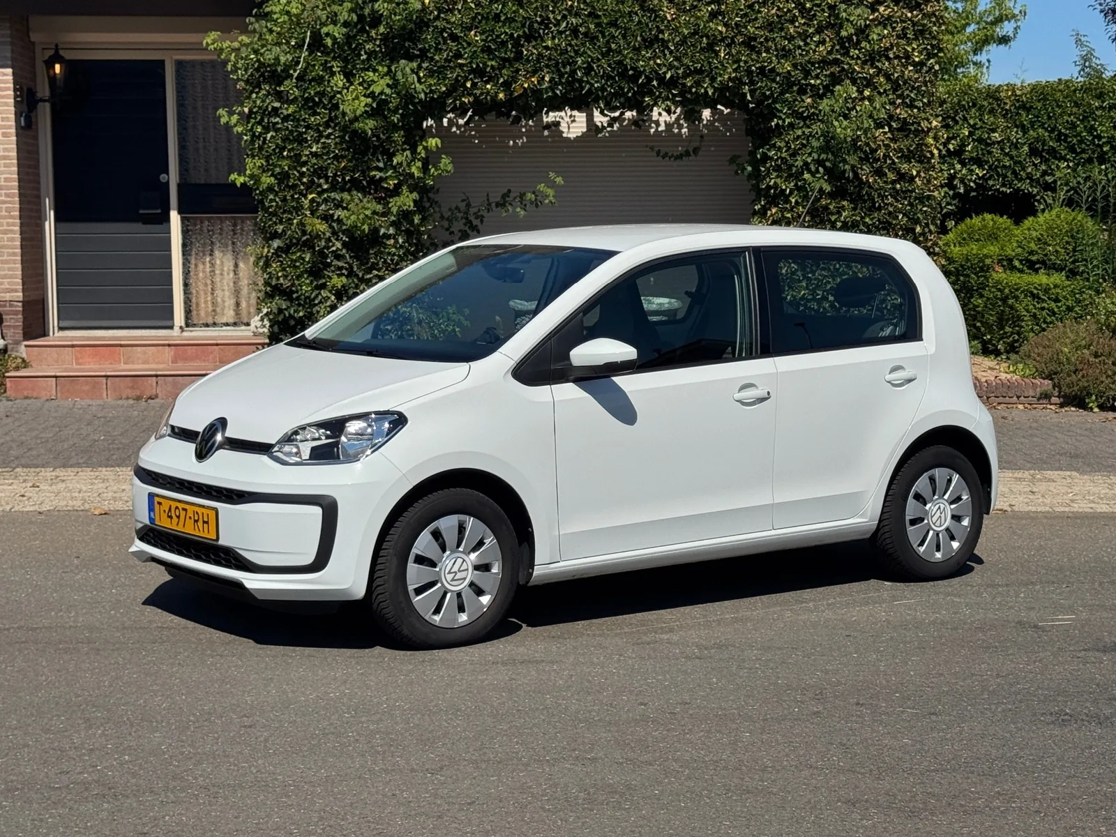 Volkswagen Up (2023) — foto 1