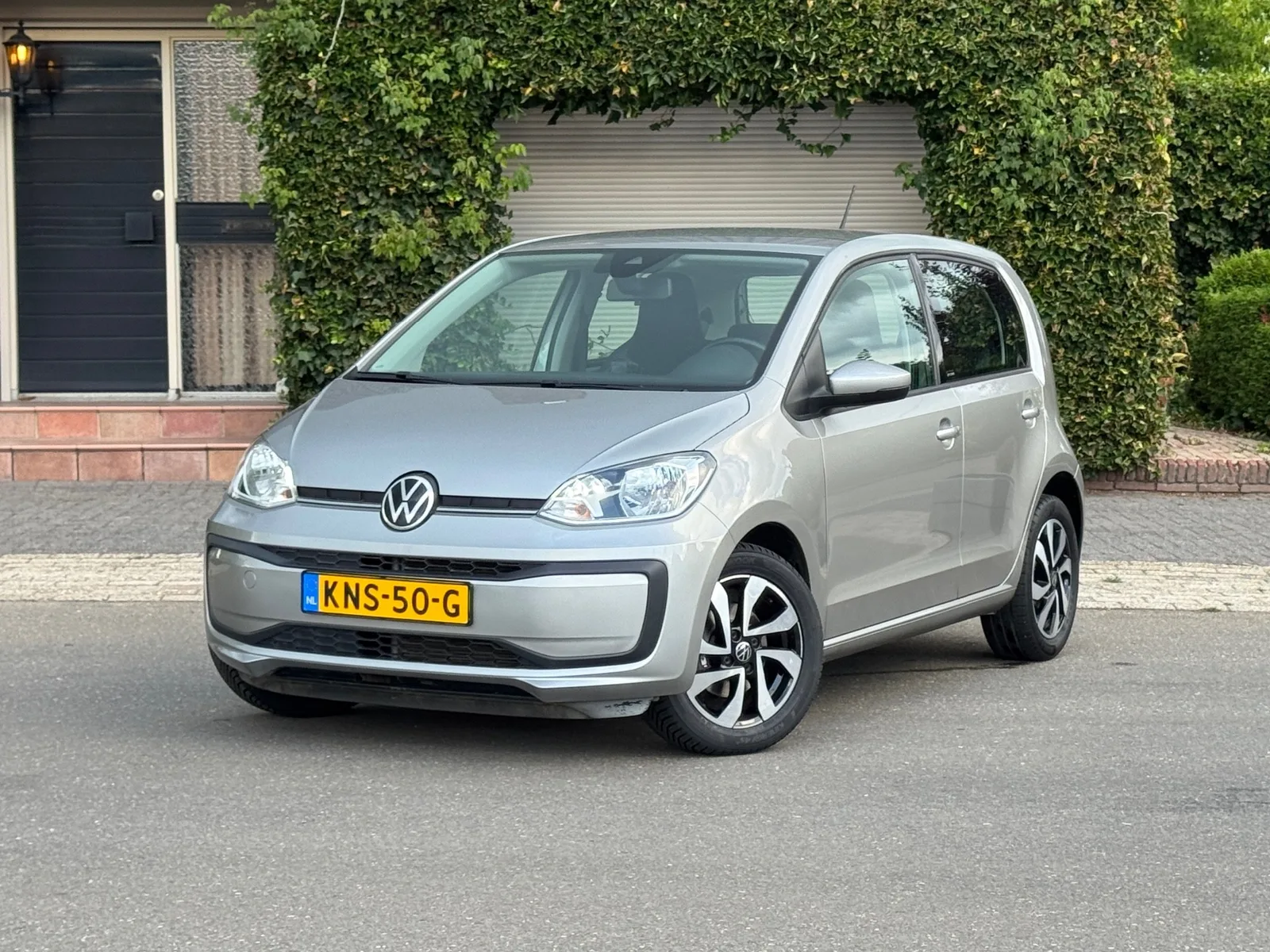 Volkswagen Up (2021) — foto 1