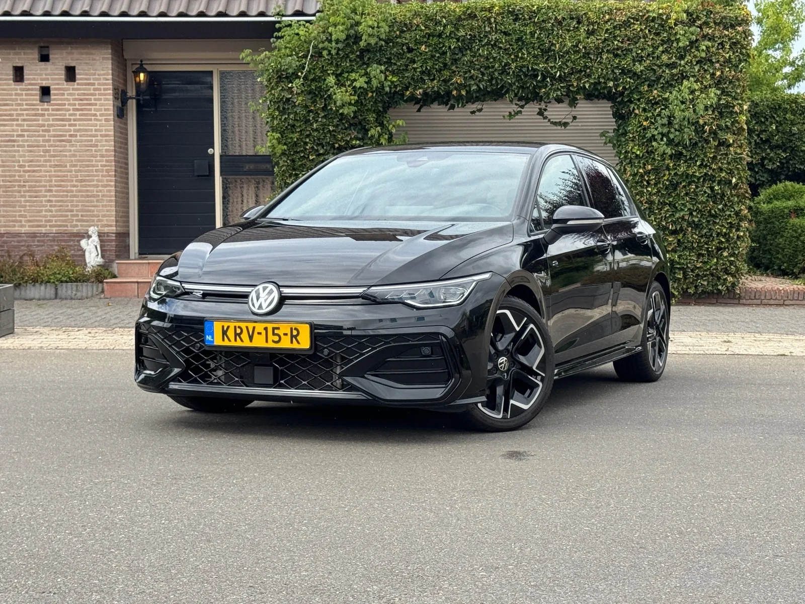 Volkswagen Golf (2024) — foto 1