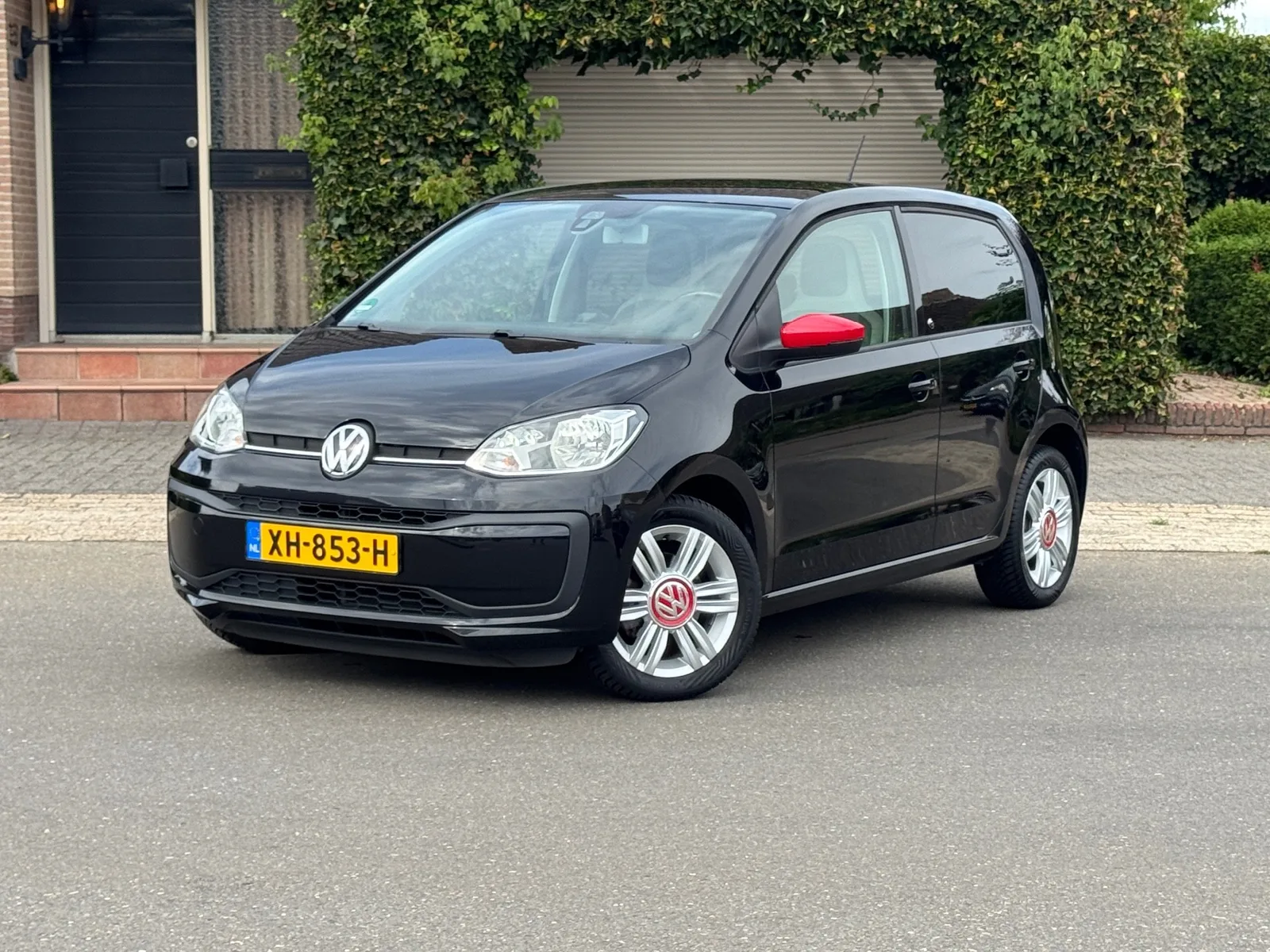 Volkswagen Up (2019) — foto 1