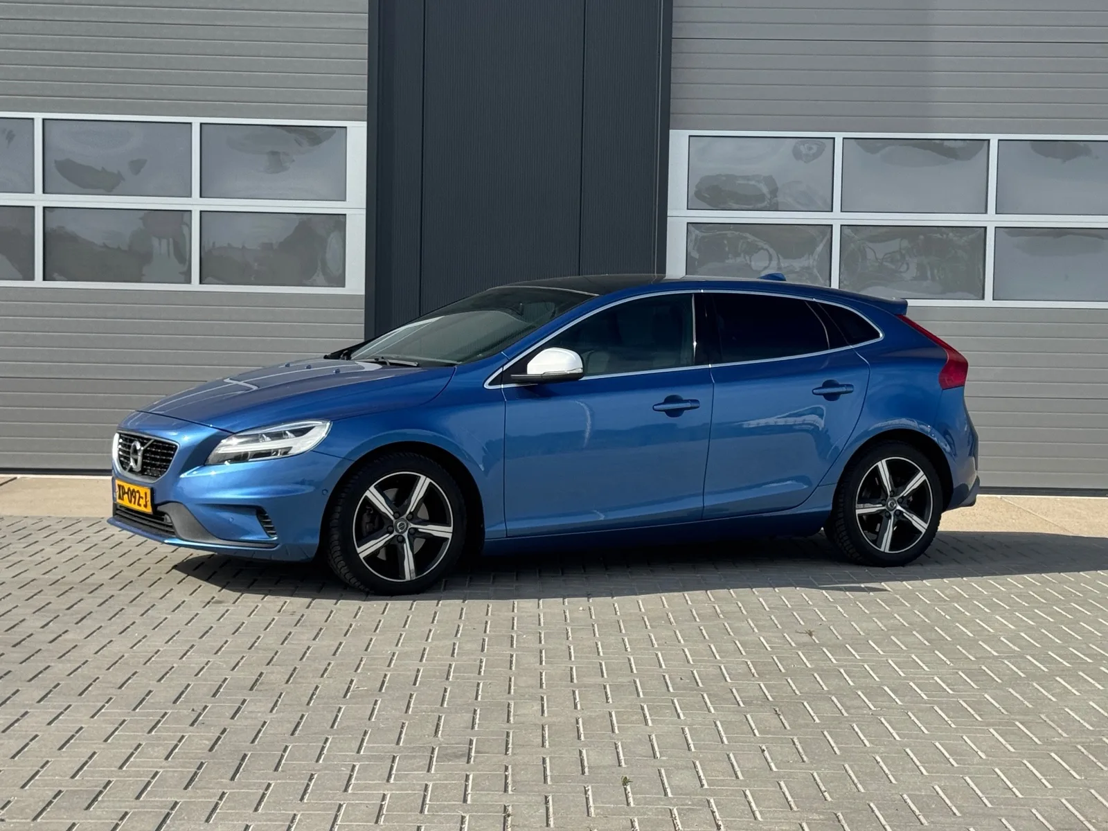 Volvo V40 (2019) — foto 1