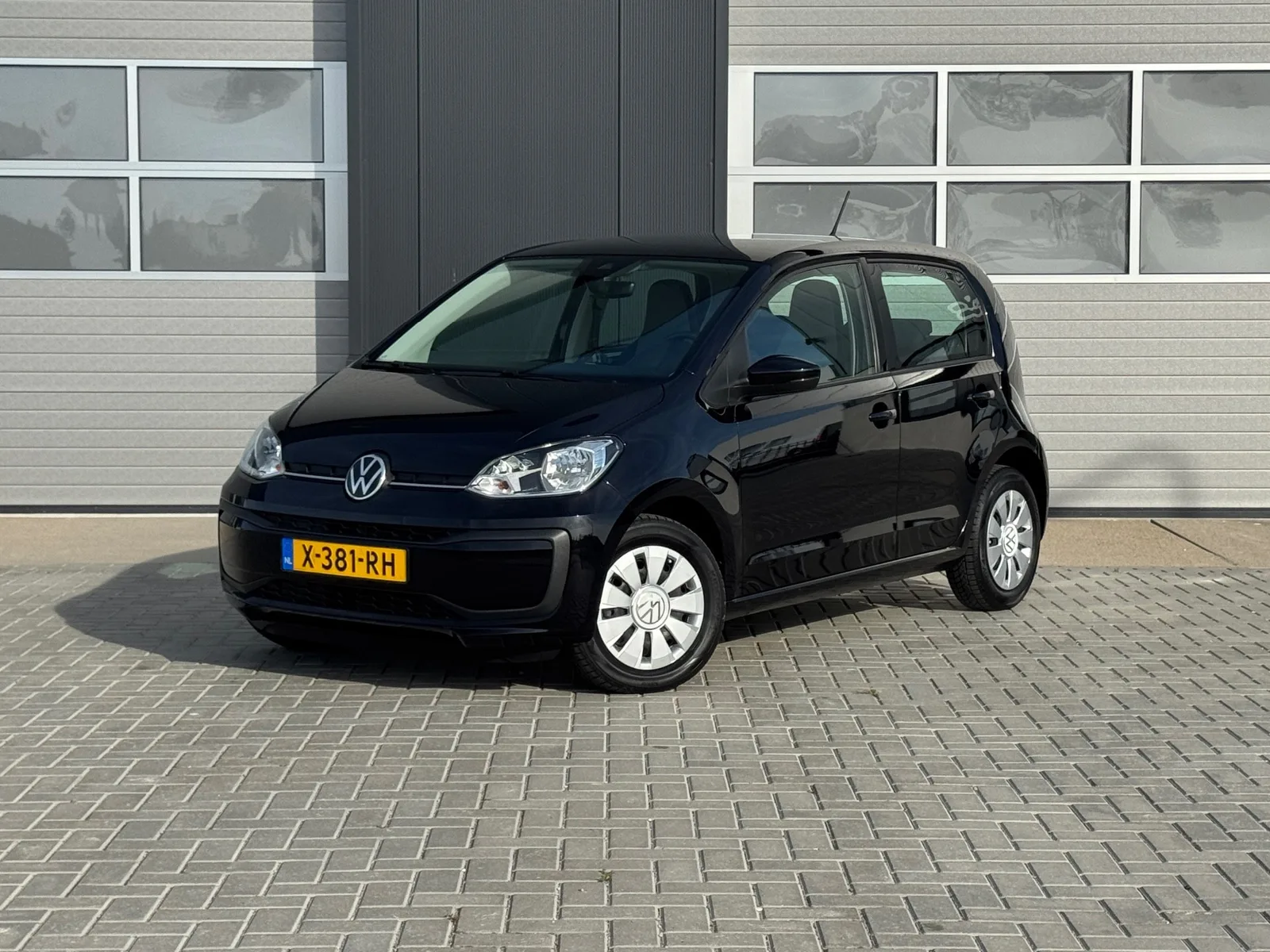 Volkswagen Up! (2024) — foto 1