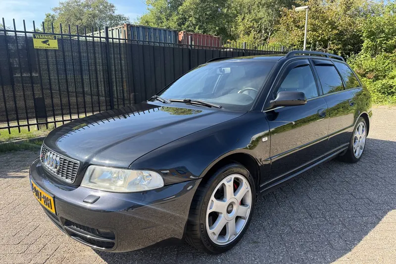 Audi S4 (2000)