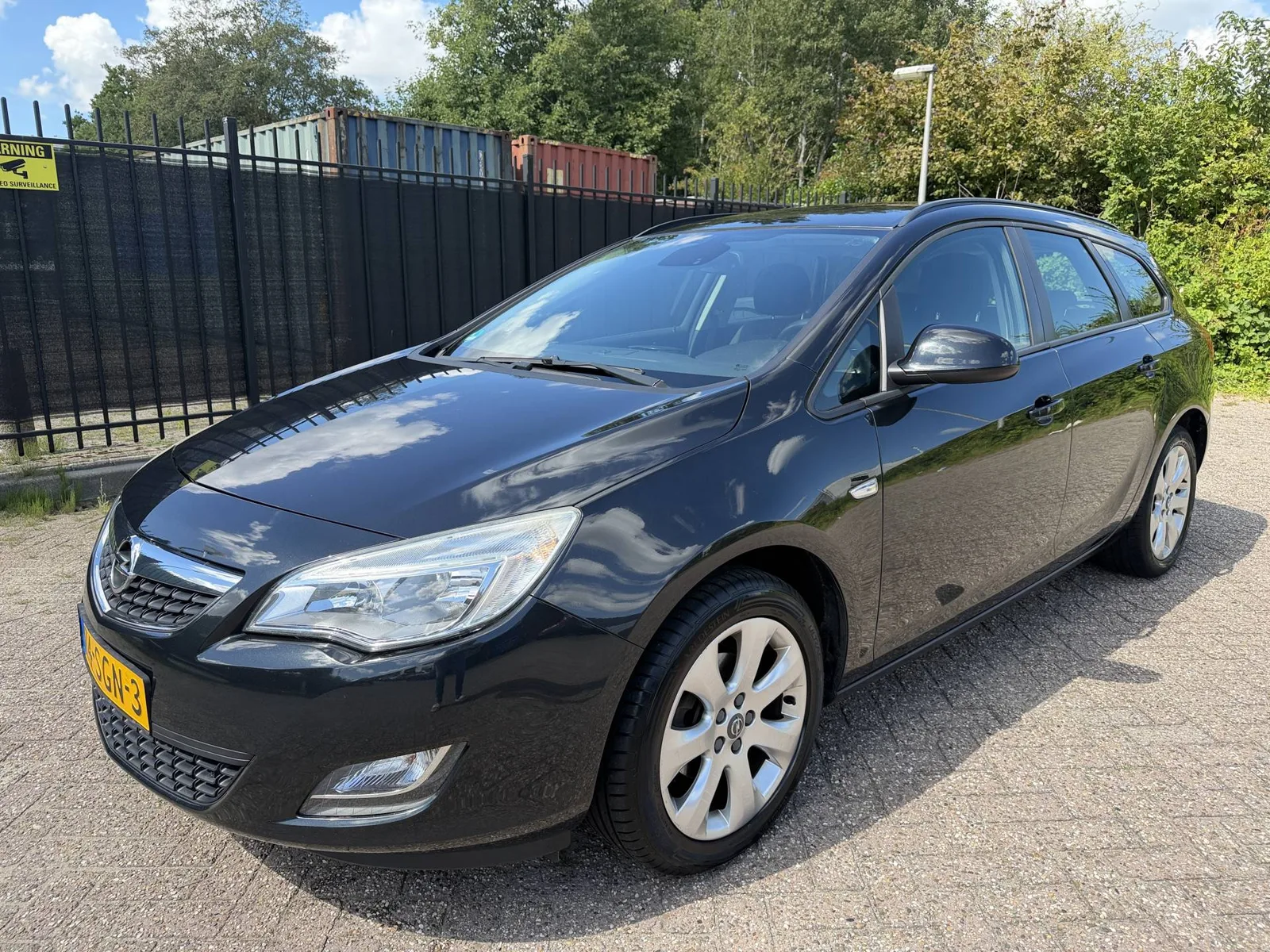 Opel Astra (2011) — foto 1