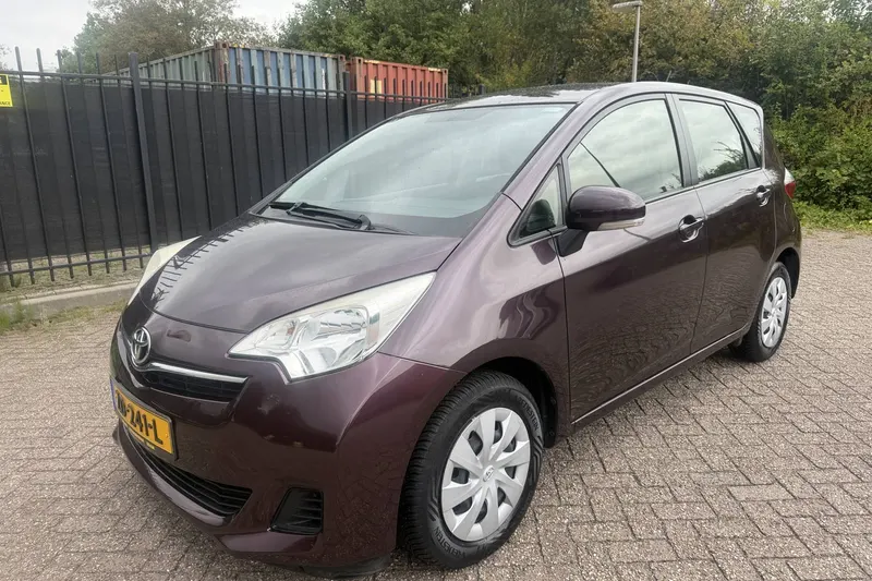 Toyota Verso-S (2014)