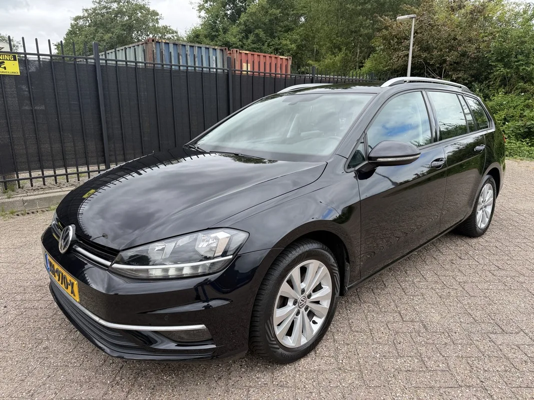 Volkswagen Golf (2019) — foto 1
