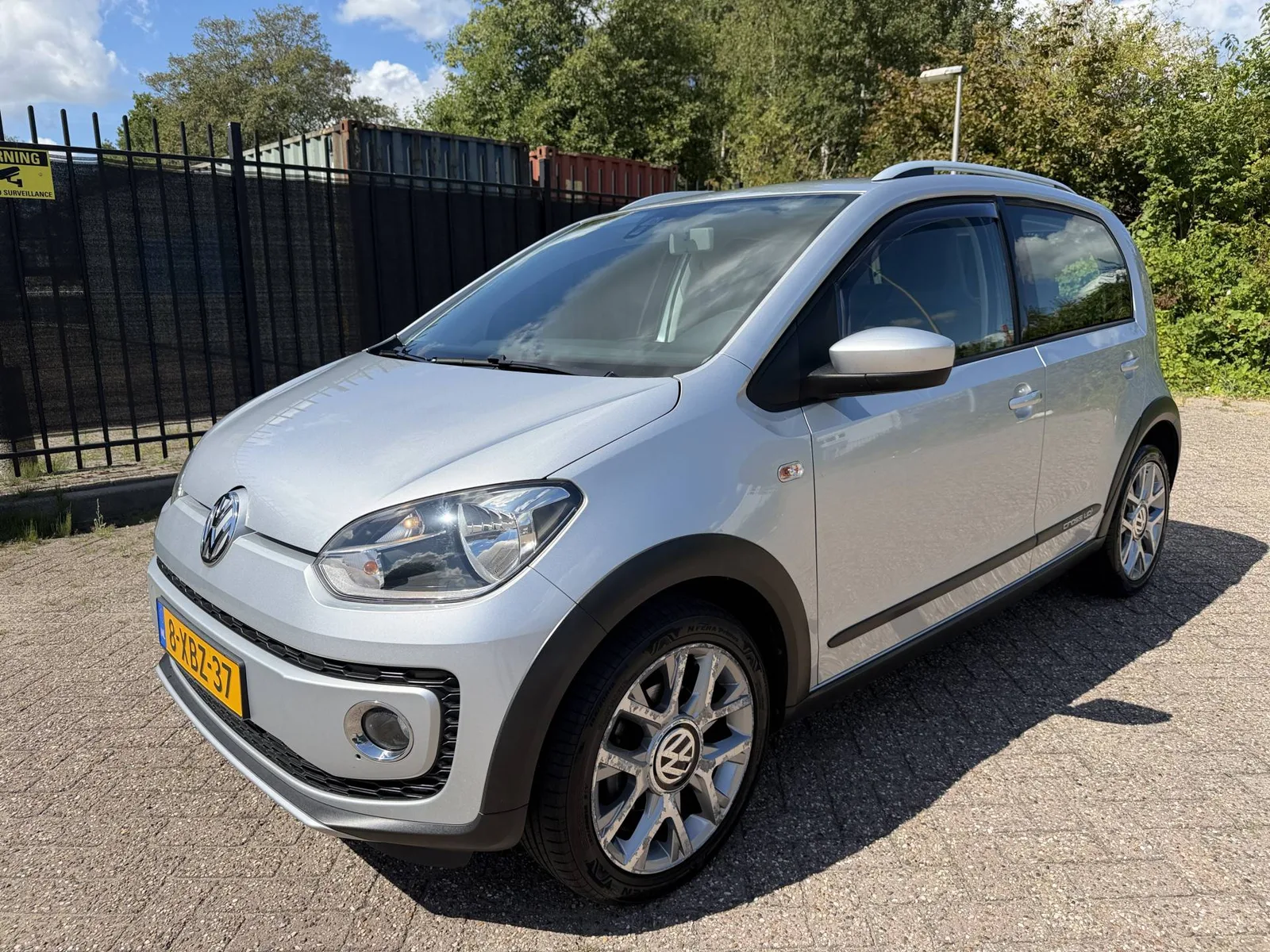 Volkswagen Up! (2014) — foto 1