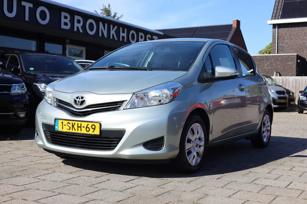 Toyota Yaris (2012) — foto 1