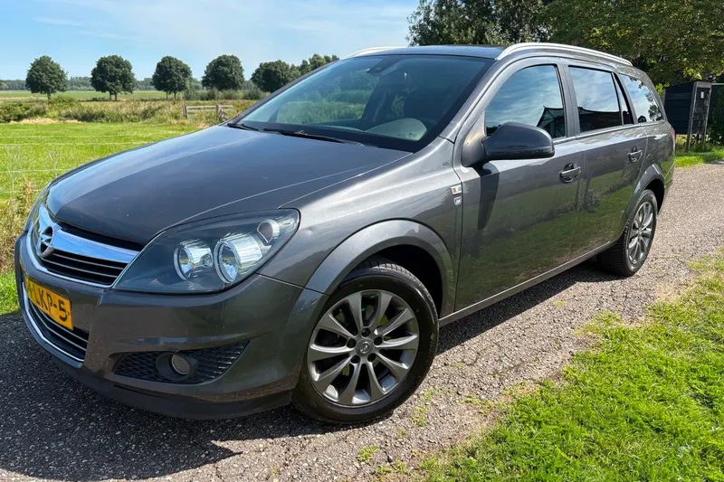 Opel Astra (2010)