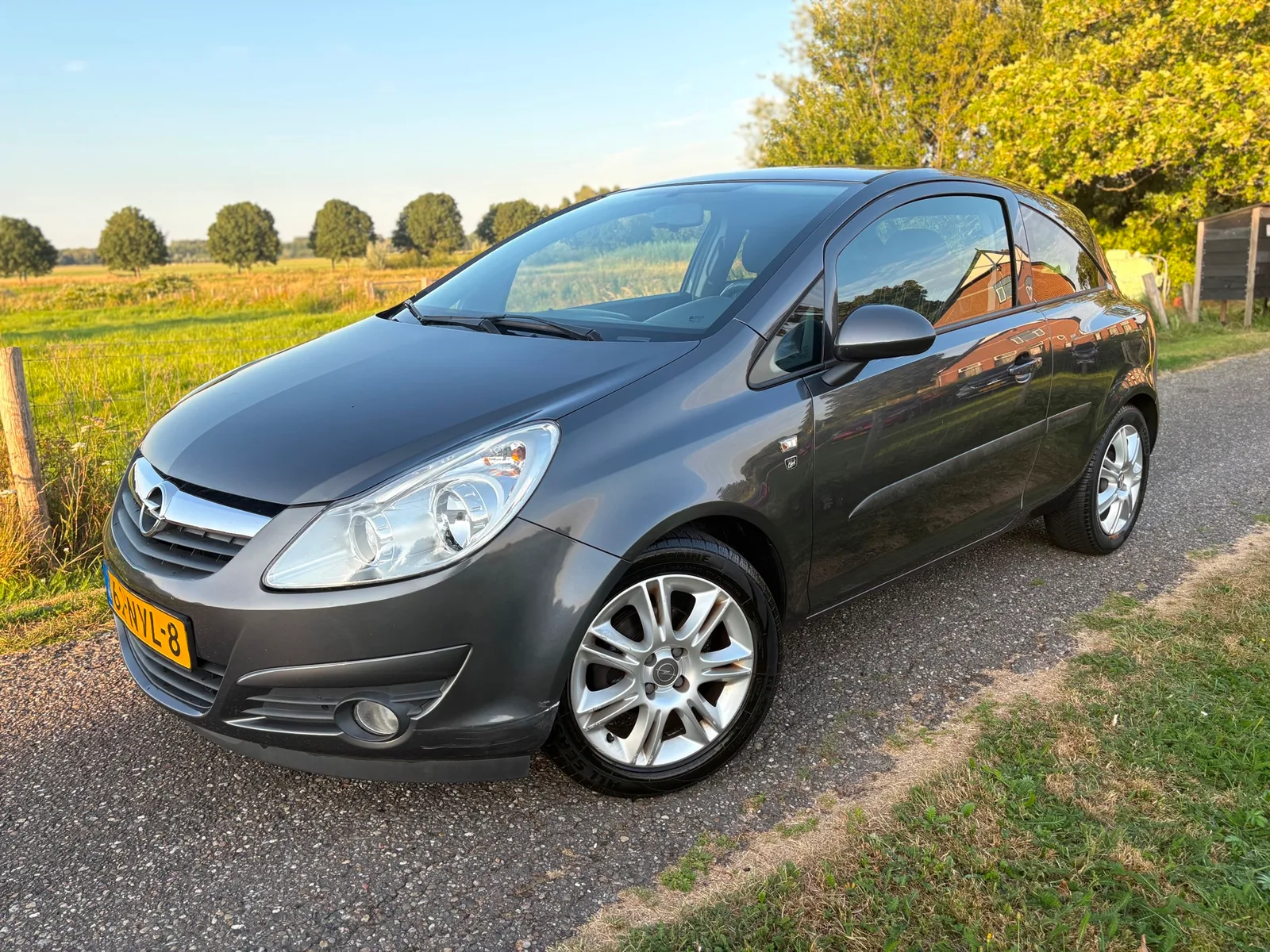 Opel Corsa (2010) — foto 1
