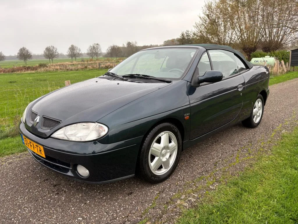 Renault Mégane (2000) — foto 1