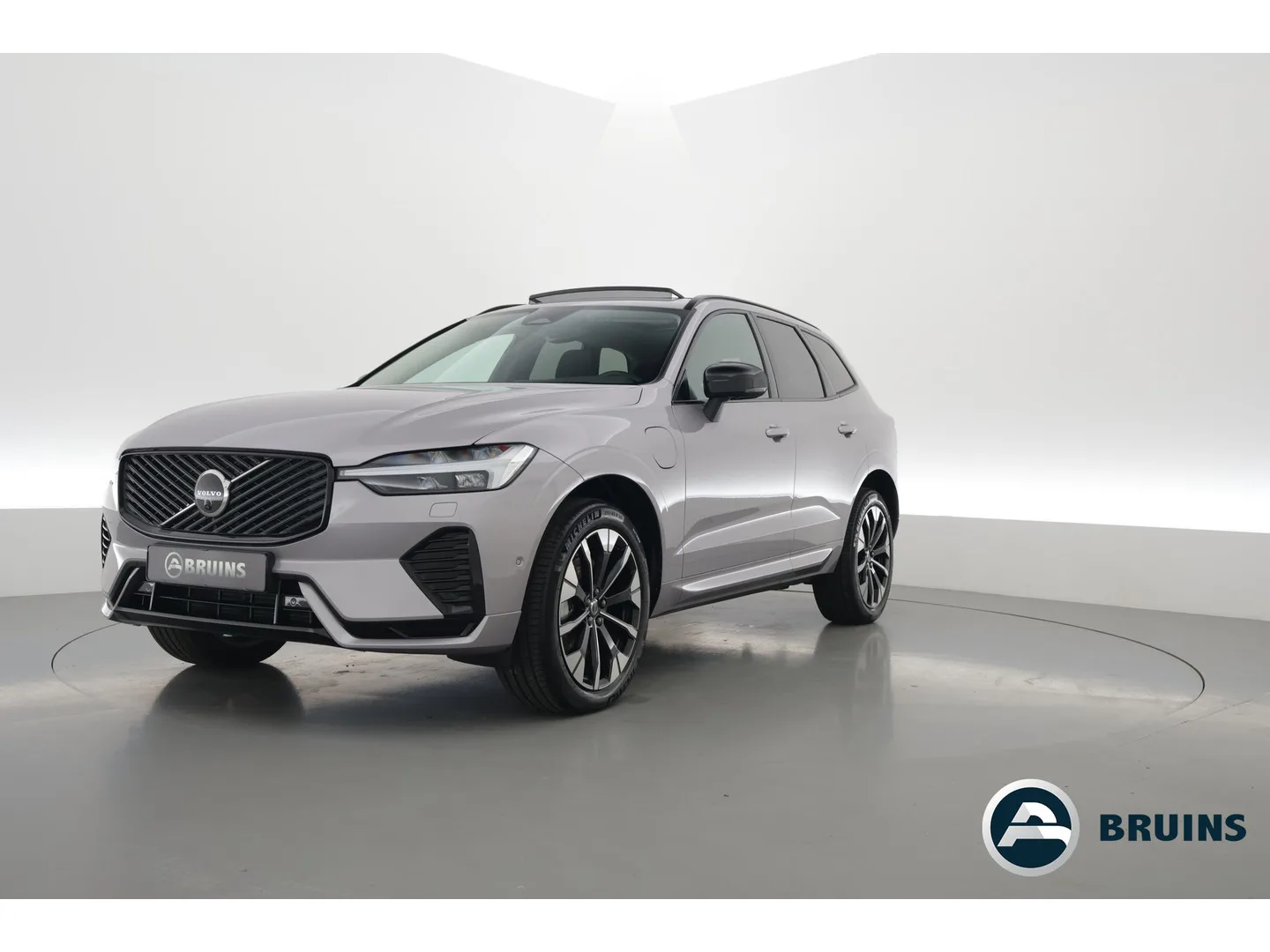 Volvo XC60 (2025) — foto 1