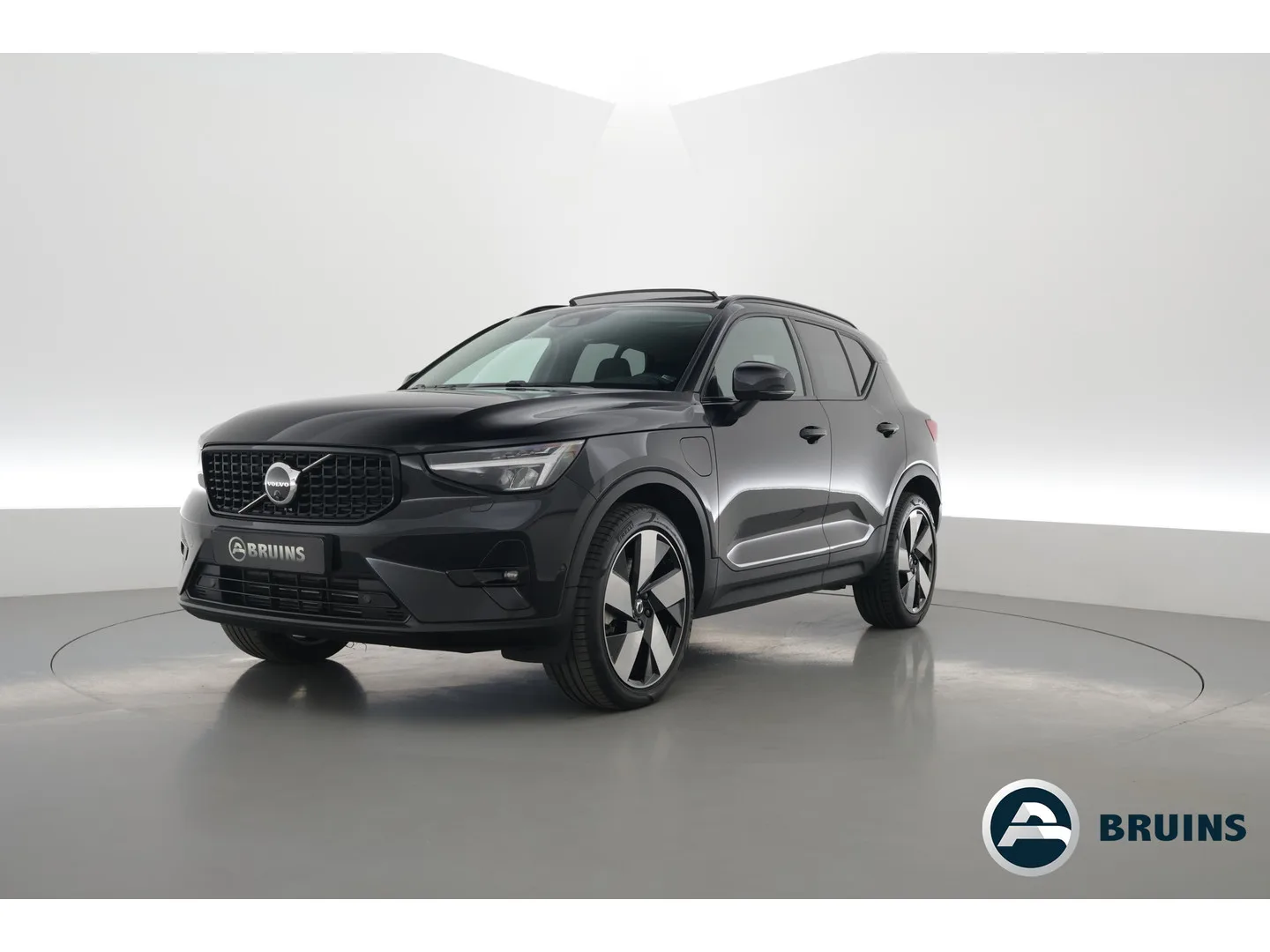 Volvo XC40 (2023) — foto 1