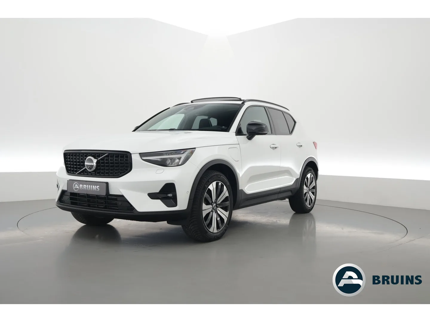 Volvo XC40 (2023) — foto 1