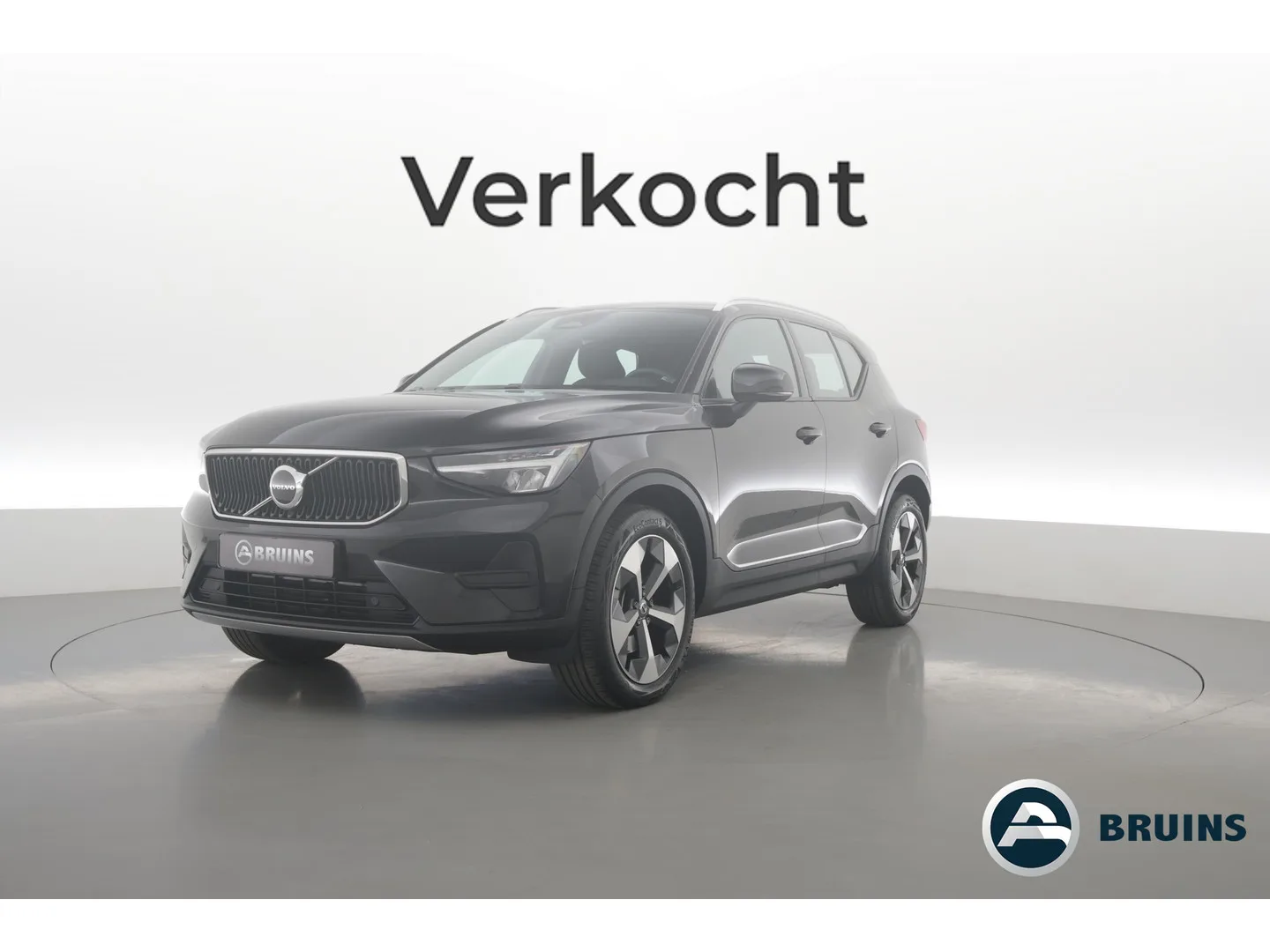 Volvo XC40 (2023) — foto 1