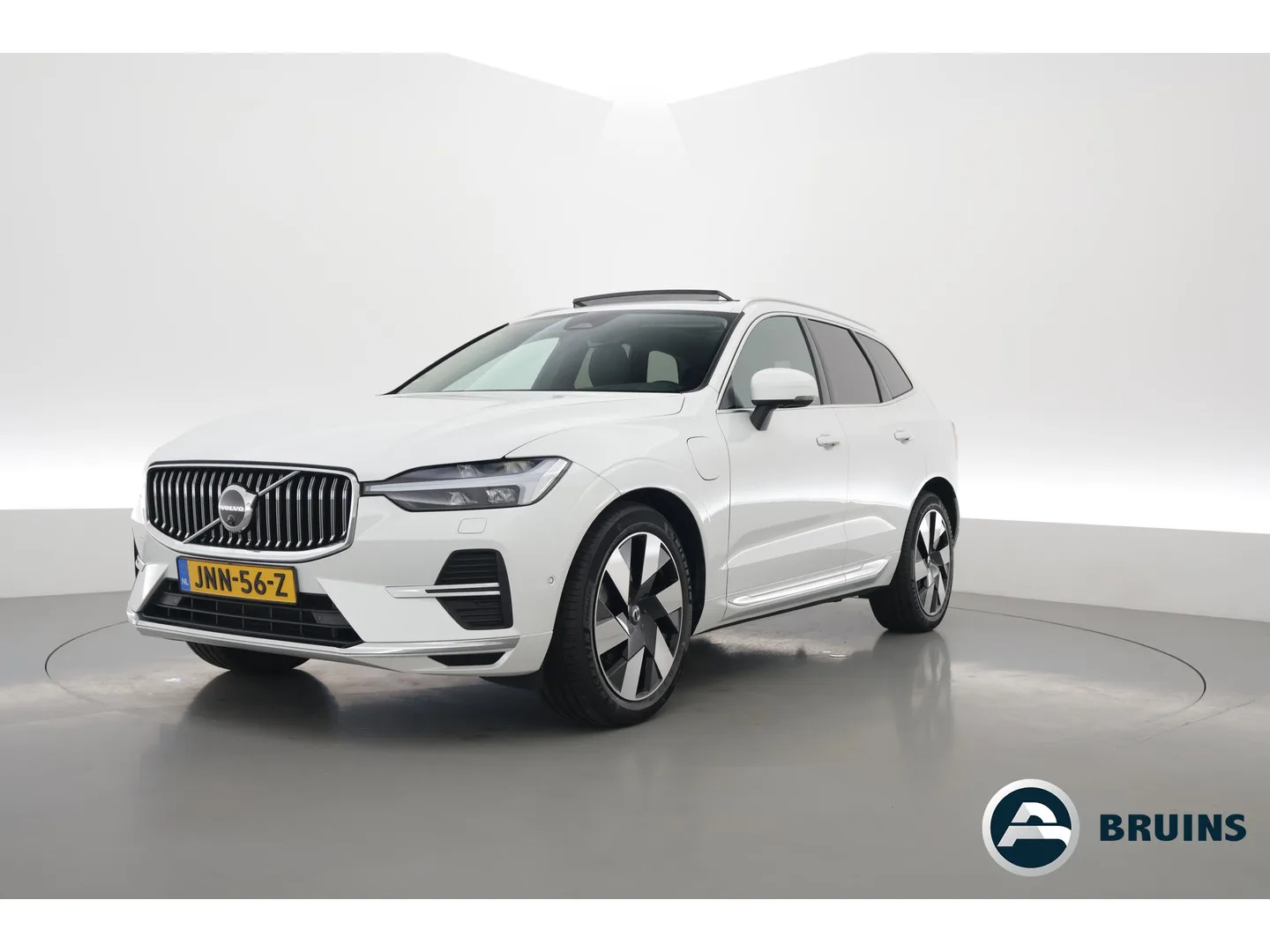 Volvo XC60 (2025) — foto 1