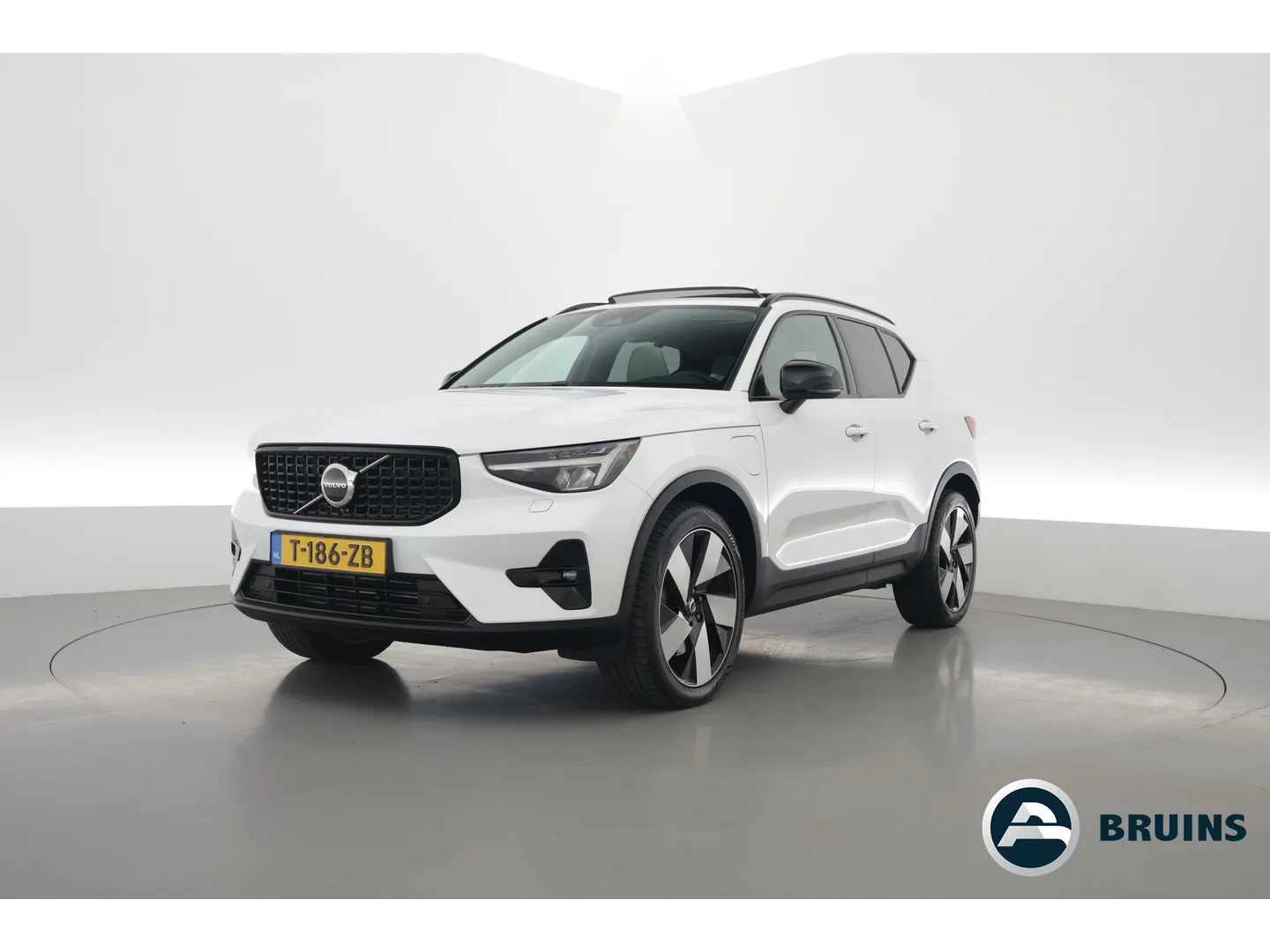 Volvo XC40 (2022) — foto 1