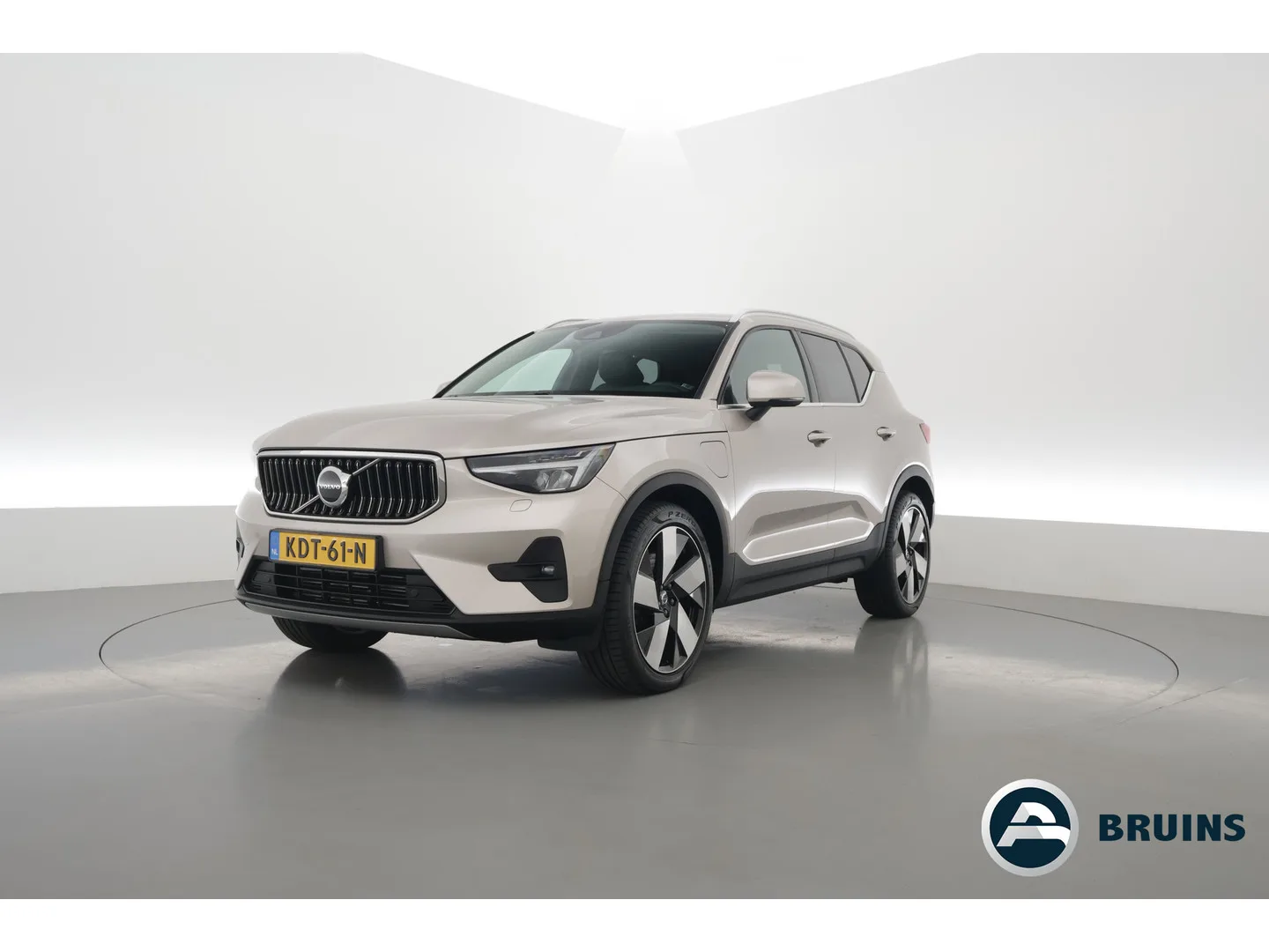 Volvo XC40 (2022) — foto 1