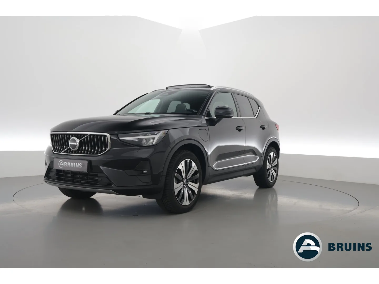 Volvo XC40 (2023) — foto 1