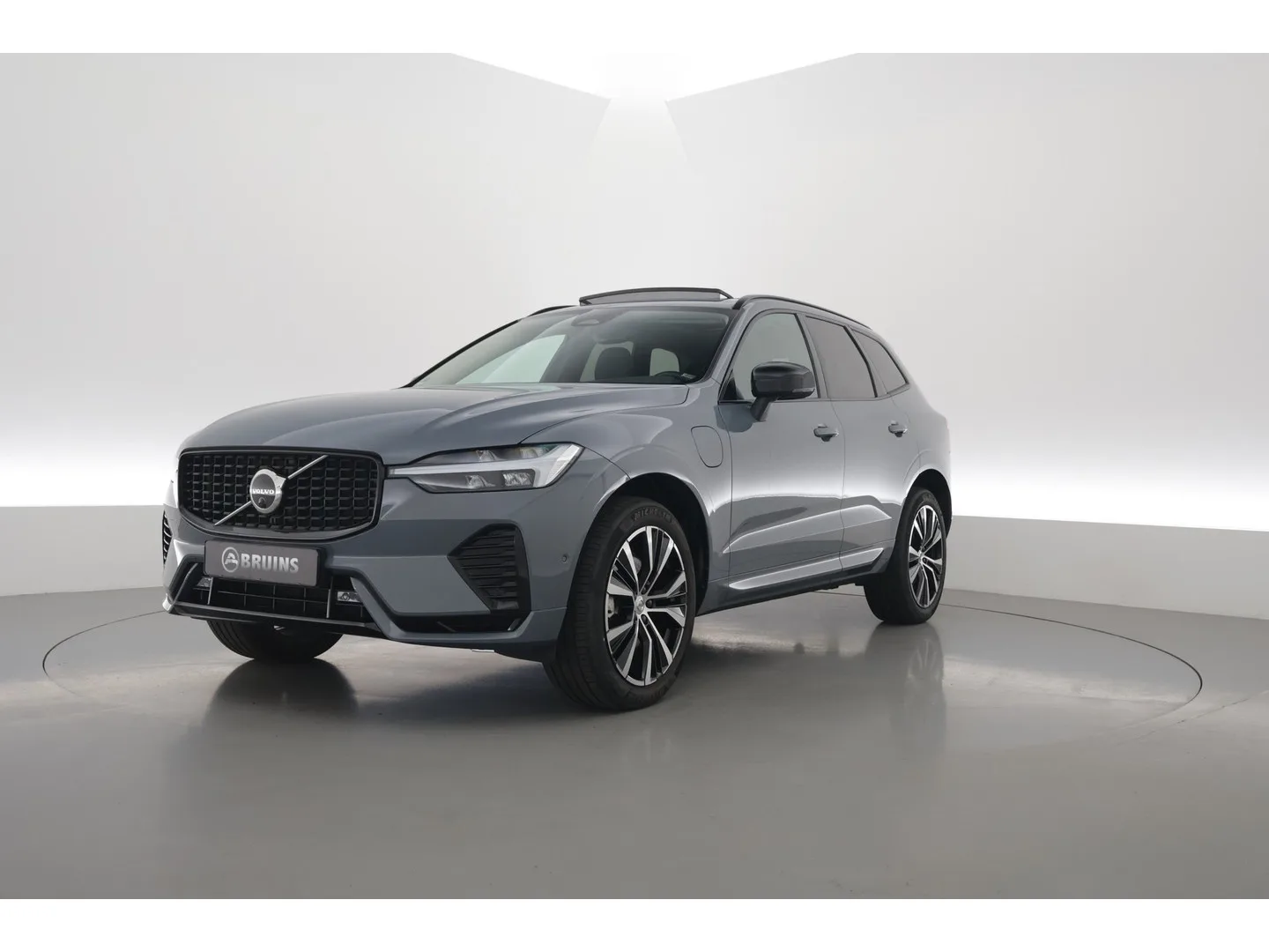 Volvo XC60 (2023) — foto 1
