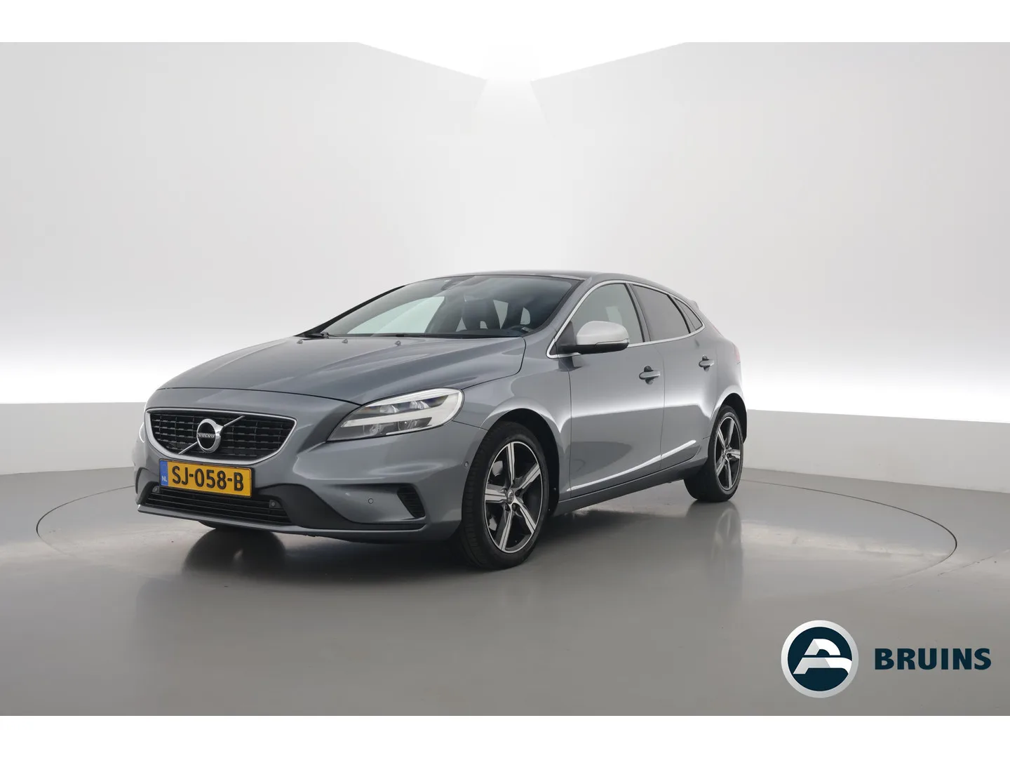 Volvo V40 (2018) — foto 1