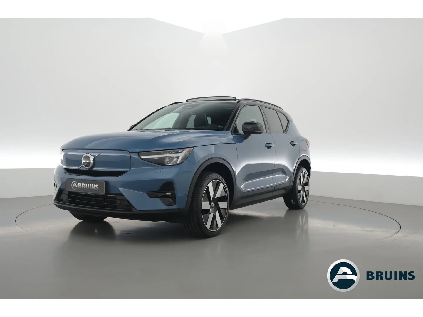 Volvo XC40 (2023) — foto 1
