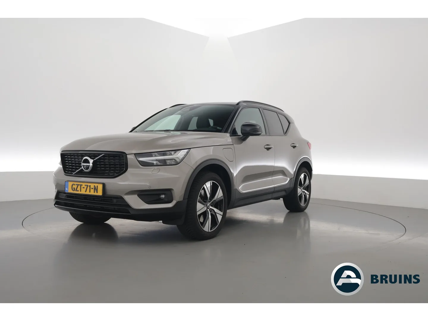 Volvo XC40 (2021) — foto 1
