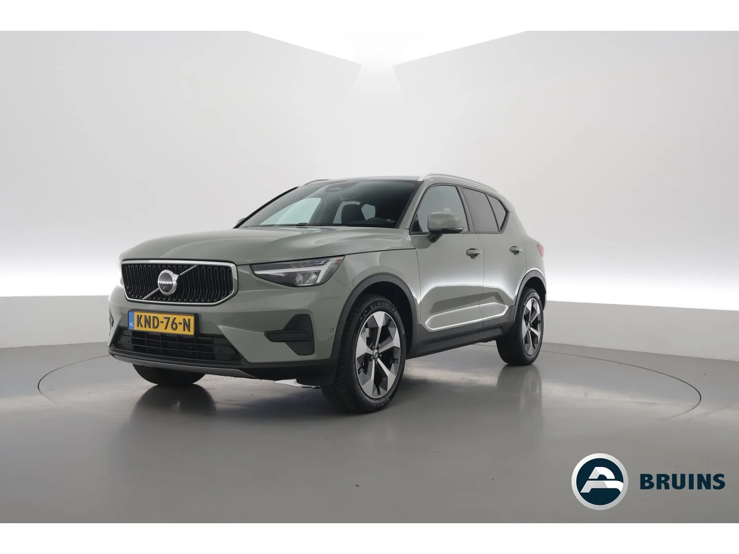 Volvo XC40 (2024) — foto 1