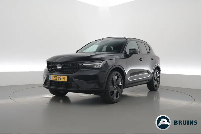 Volvo XC40 (2025)