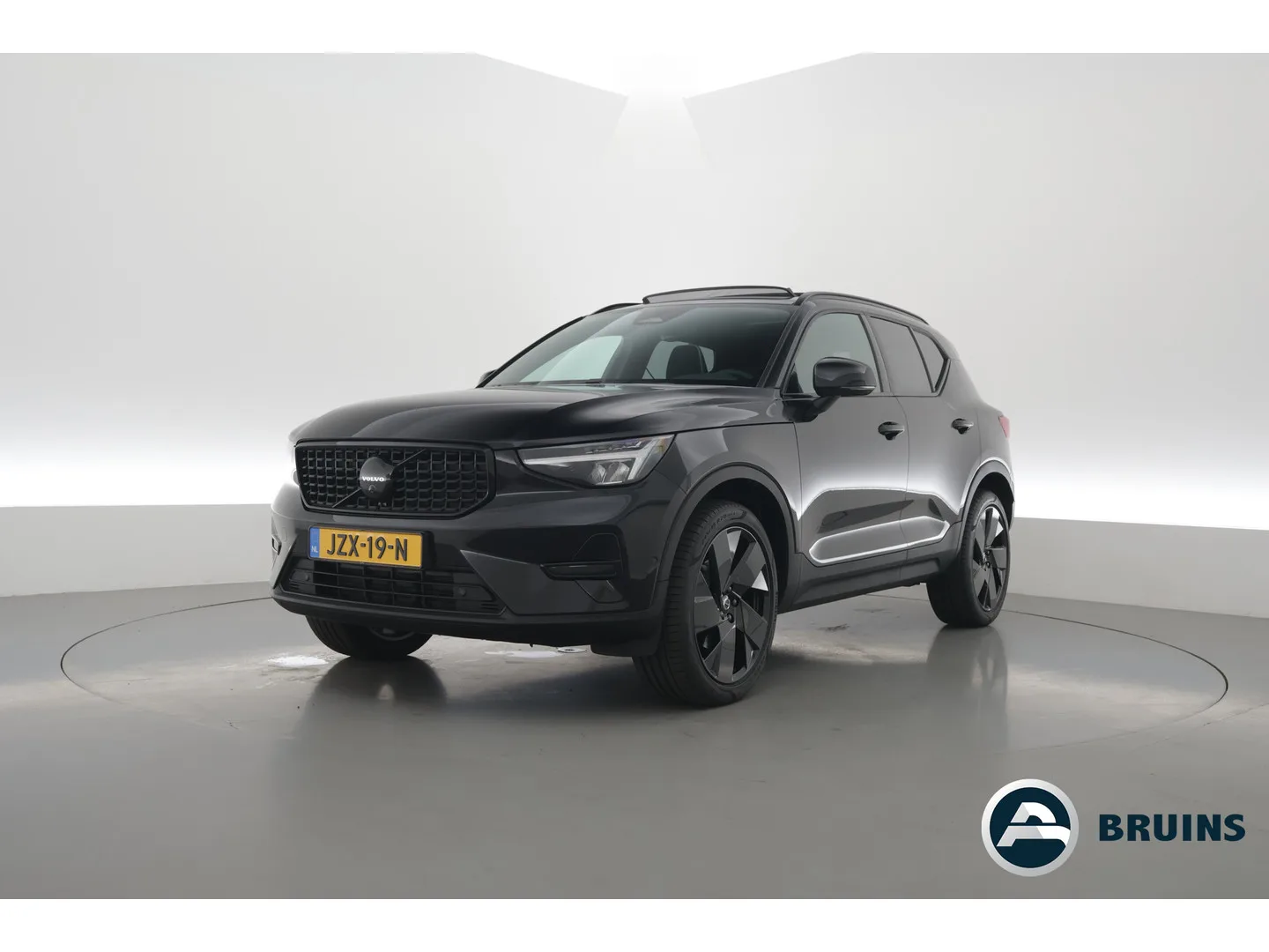 Volvo XC40 (2025) — foto 1