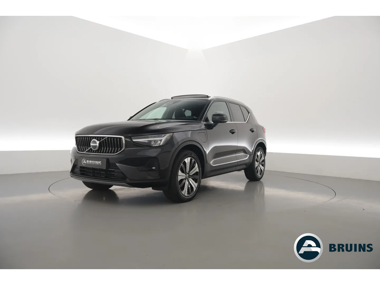 Volvo XC40 (2023) — foto 1