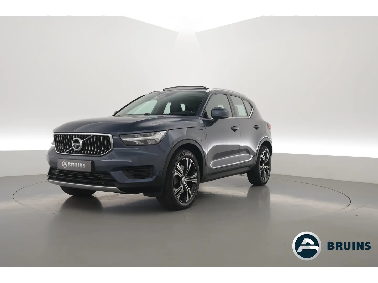 Volvo XC40 (2021) — foto 1