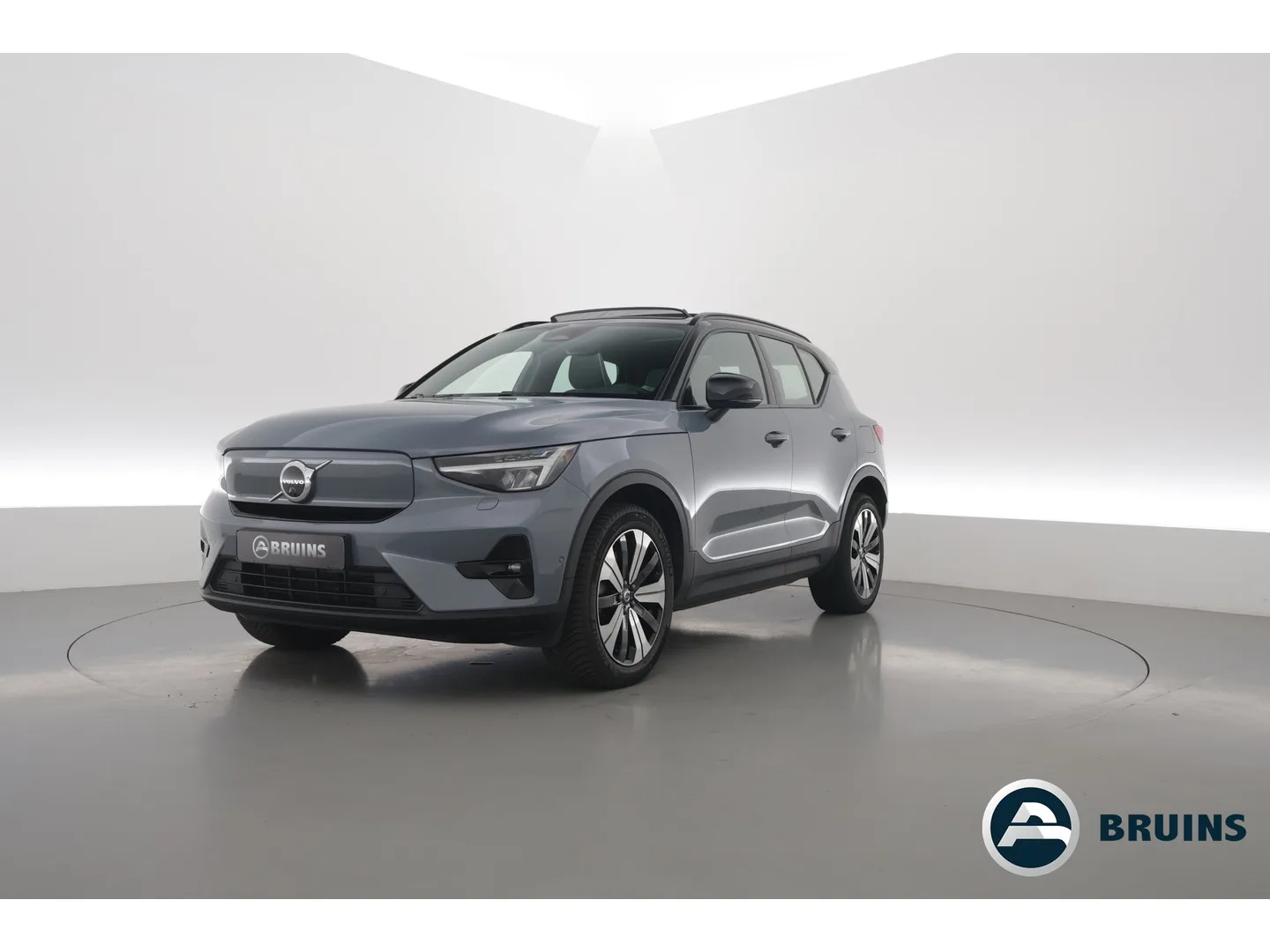 Volvo XC40 (2023) — foto 1