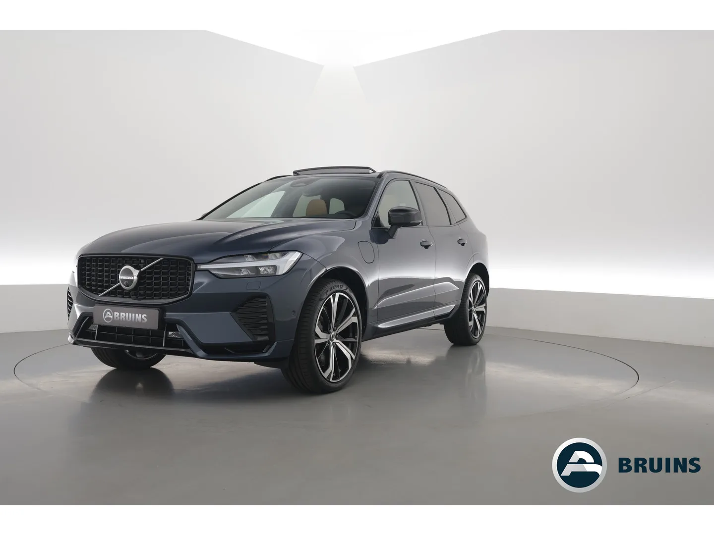 Volvo XC60 (2025) — foto 1