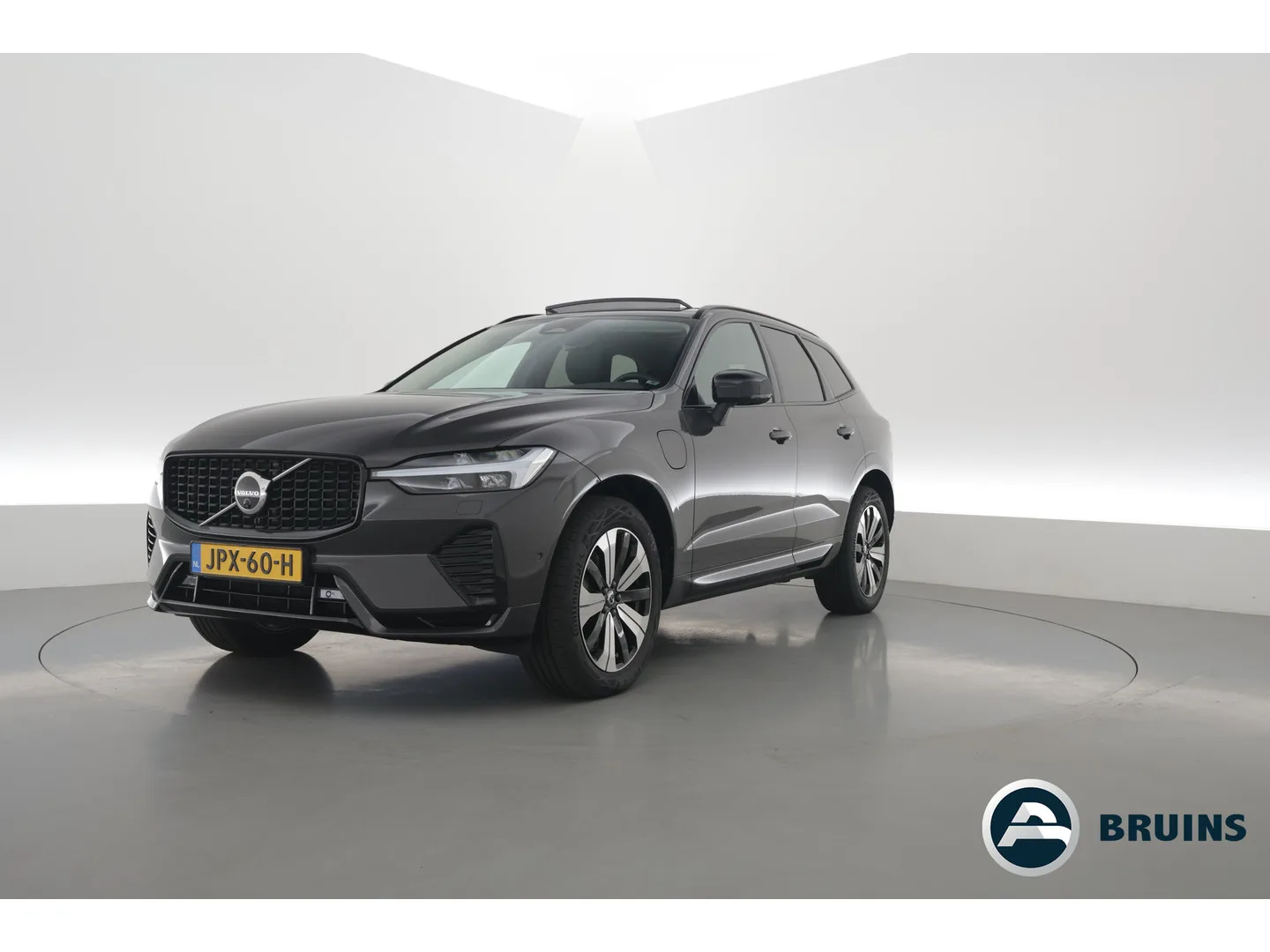 Volvo XC60 (2025) — foto 1