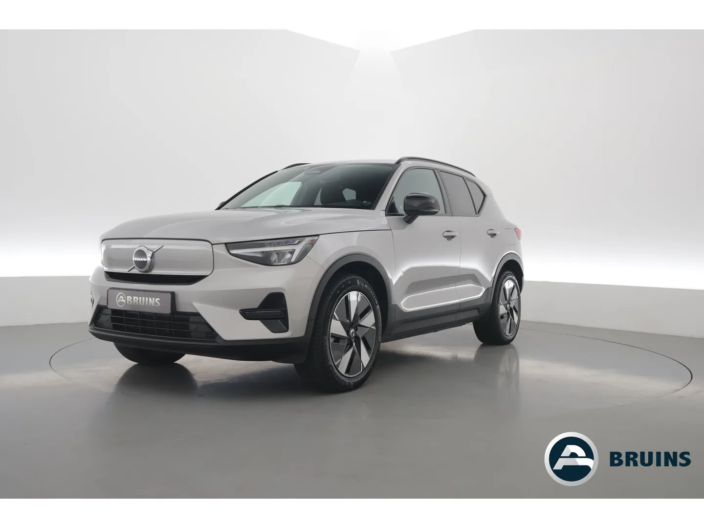 Volvo XC40 (2023) — foto 1