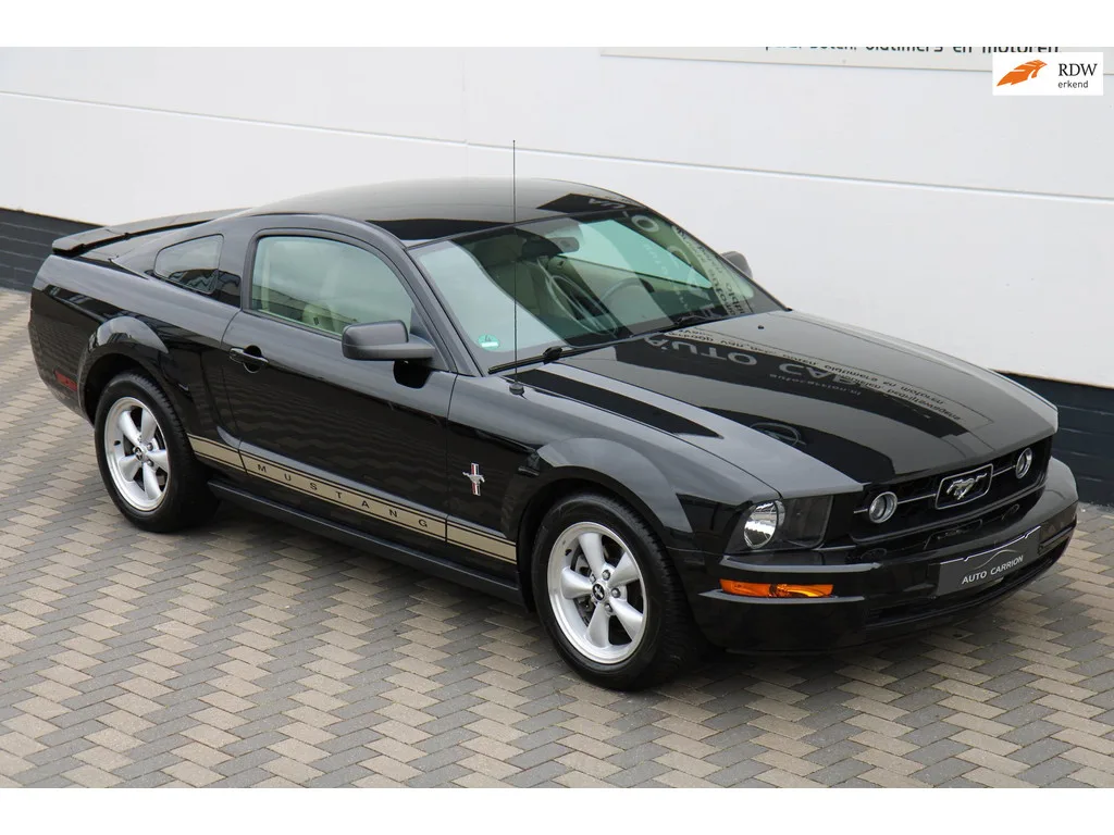 Ford Mustang (2008) — foto 1
