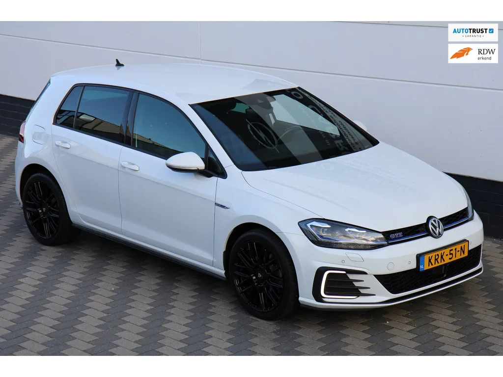 Volkswagen Golf (2018) — foto 1